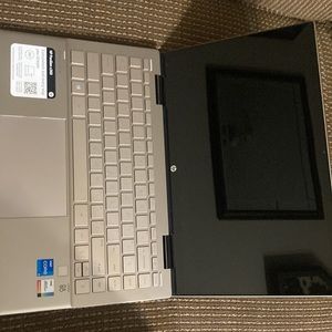 HP windows computer that fold used twice